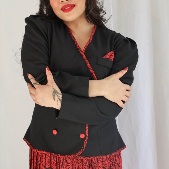 Circa 1970’s MOD Black and Red Blazer & Skirt Set - Picture 2 of 16